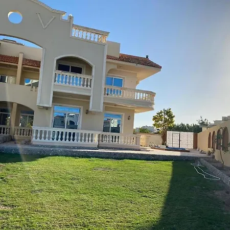 Amazing Villa With Pool In Mubarak 7